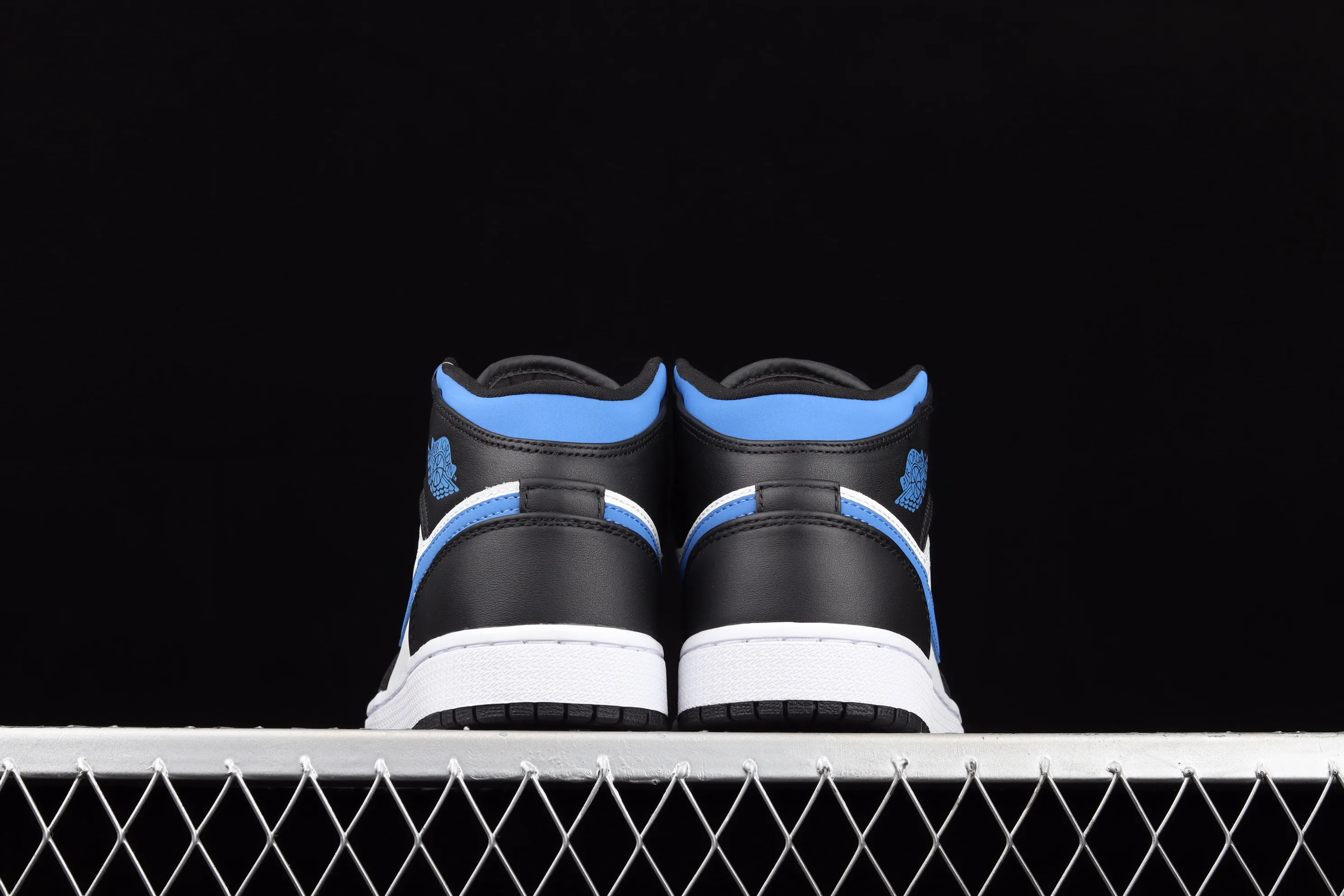 All categories Air Jordan Jordan series basketball shoes Air Jordan 1 Mid Air Jordan 1 Mid AJ1 Joe 1 black and white blue panda mid-top cultural basketball shoes 554725-140